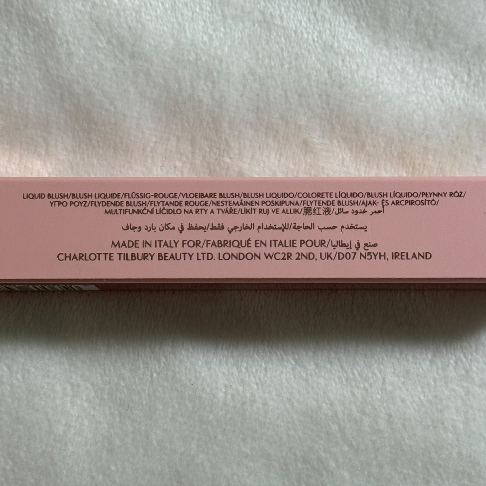 Charlotte Tilbury Matte Beauty Blush Wand in Pillow Talk - Picture 4 of 8